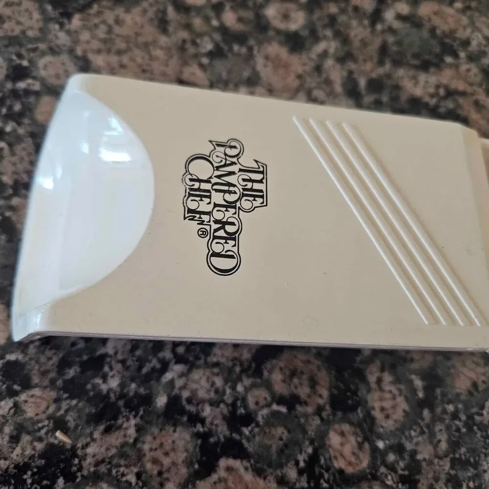 Pampered Chef Adjustable Measuring Cup